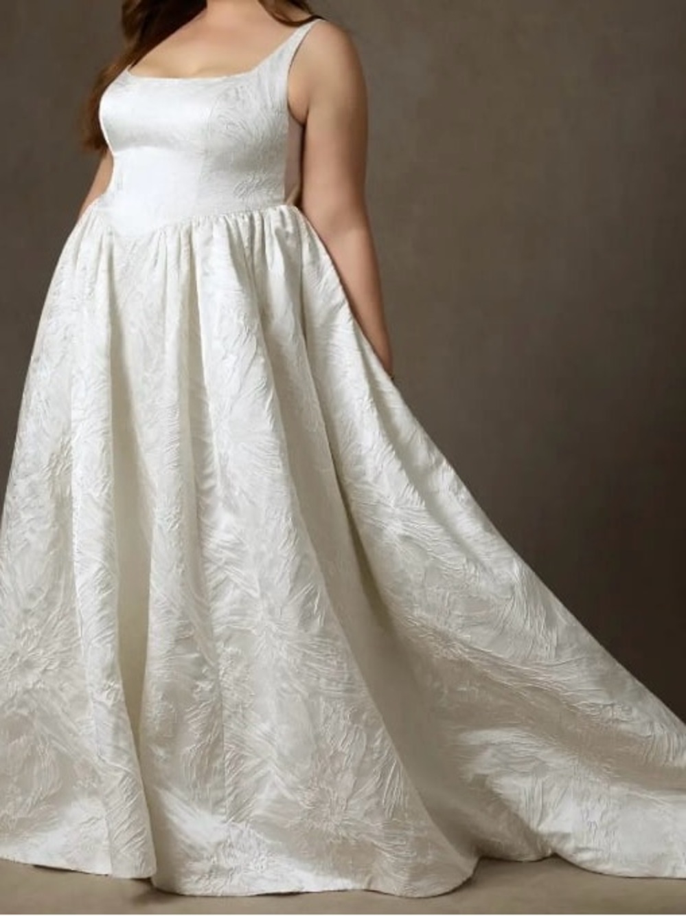 Elegant Ivory Textured Ballgown with Back Bow